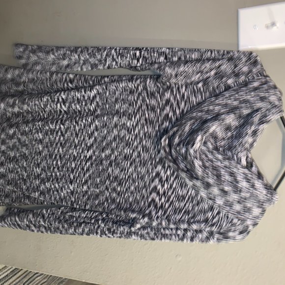 Cable and Gauge long sleeve cowlneck tunic - Picture 6 of 6